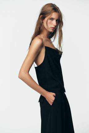 Trägertop mit Kettenriemen