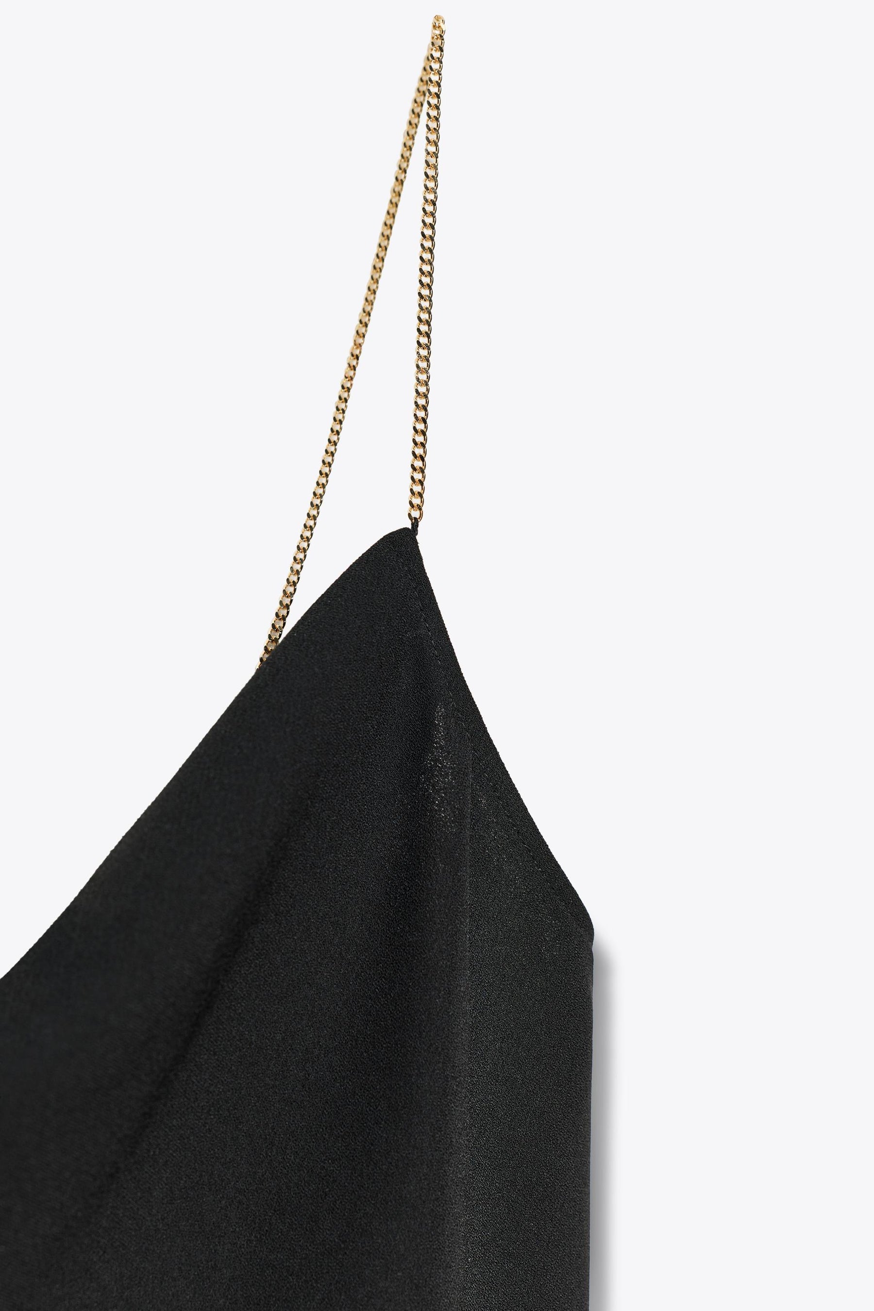 Trägertop mit Kettenriemen