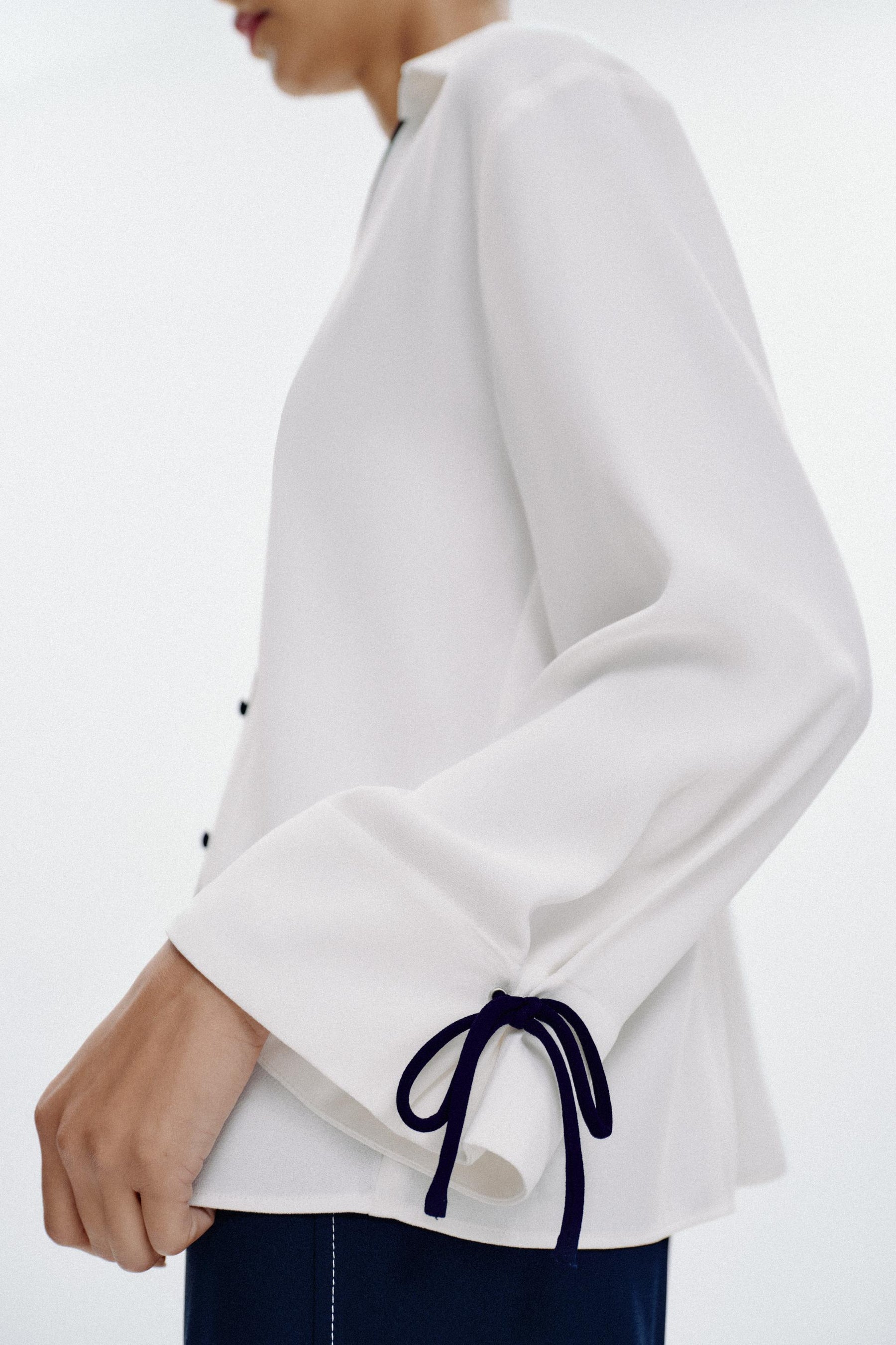 Hemd mit kontrastierenden Zierstreifen