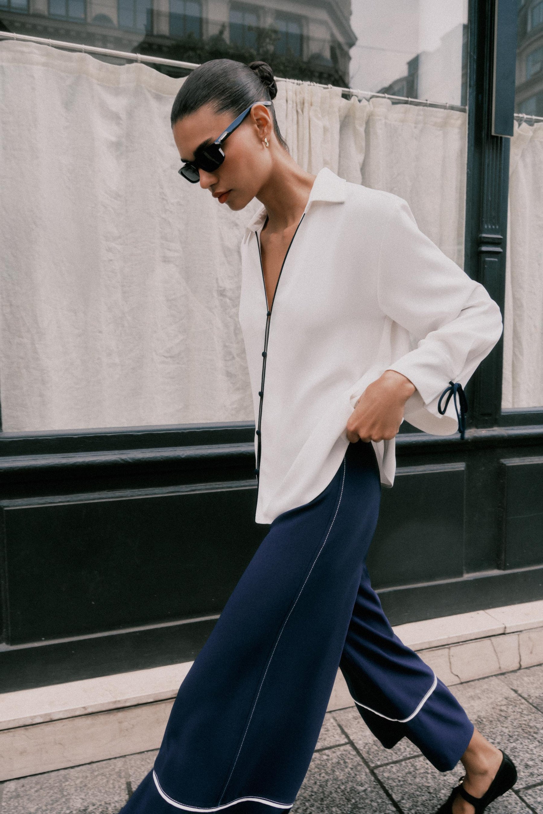 Hemd mit kontrastierenden Zierstreifen