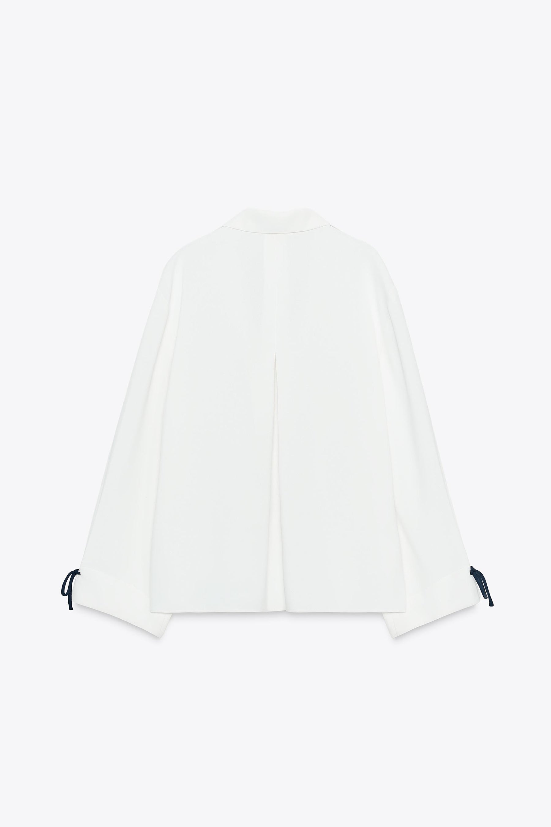 Hemd mit kontrastierenden Zierstreifen