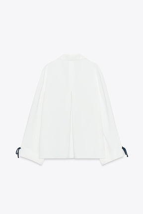 Hemd mit kontrastierenden Zierstreifen