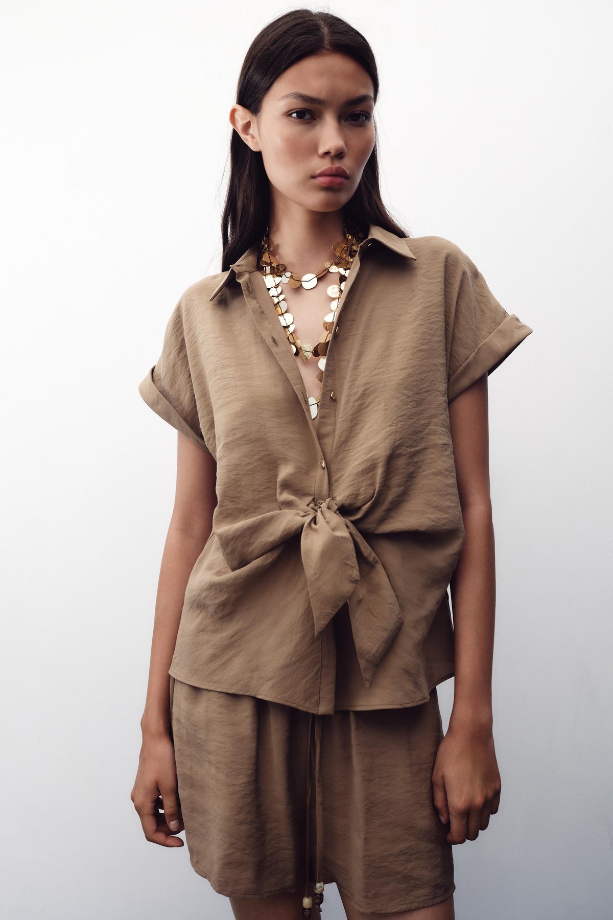 Kurzarm mit Knoten vorne