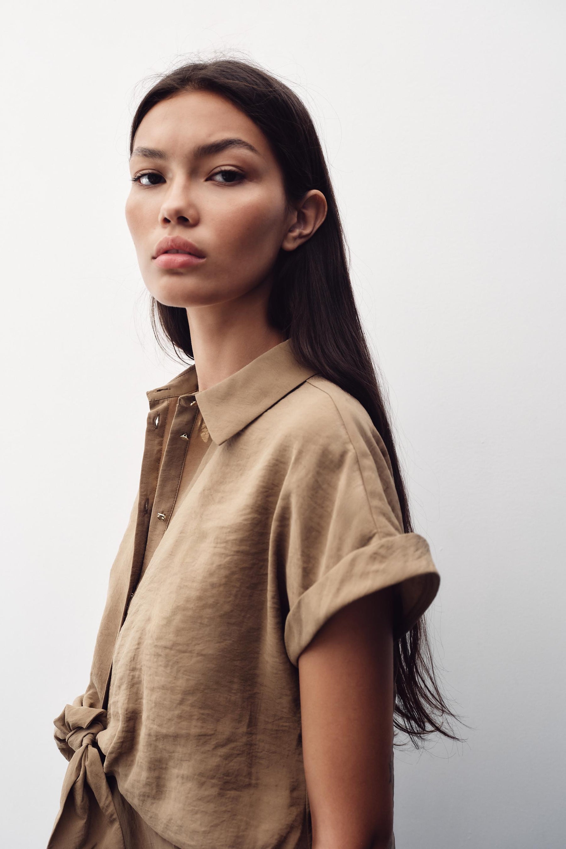 Kurzarm mit Knoten vorne