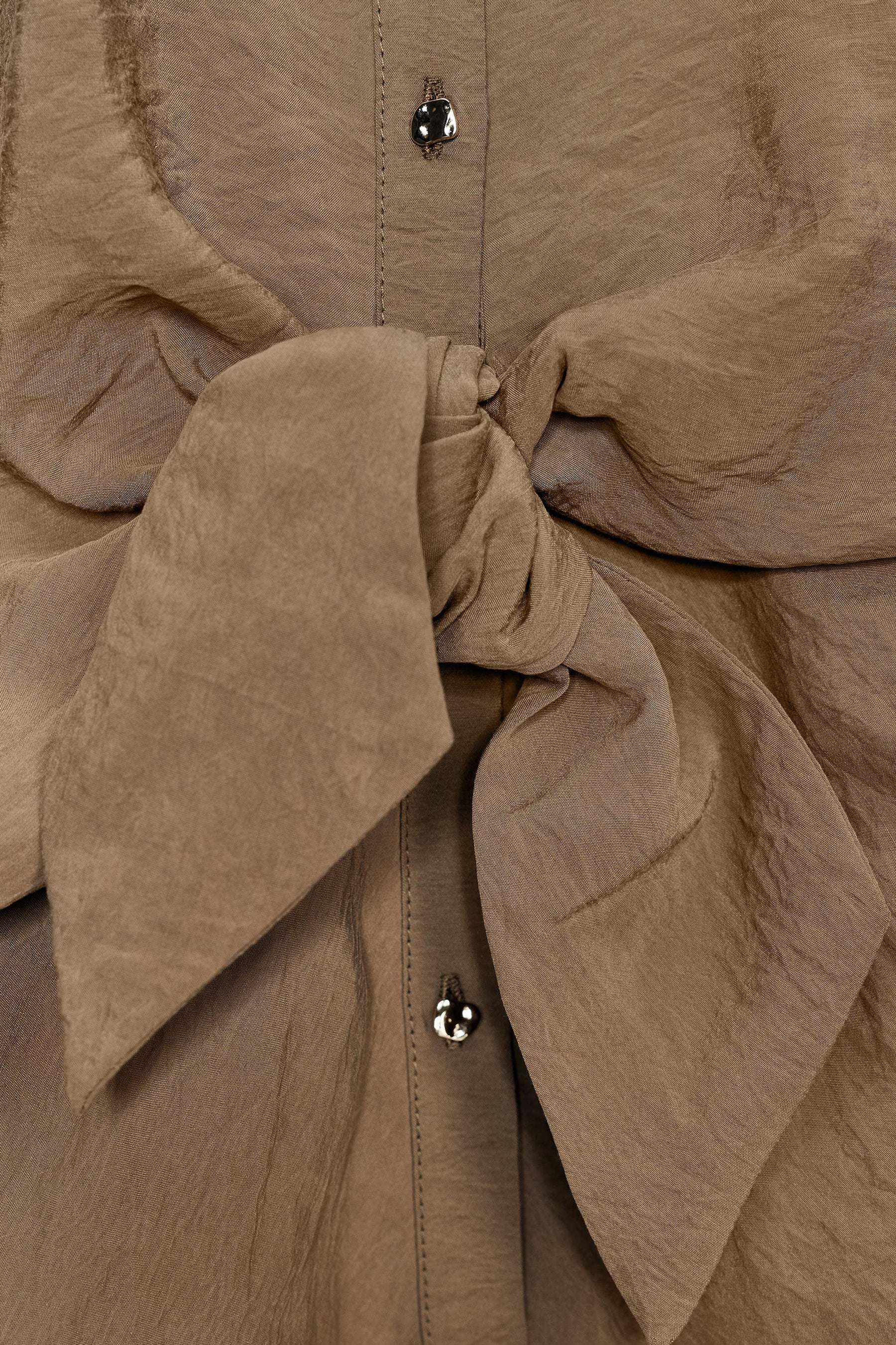 Kurzarm mit Knoten vorne