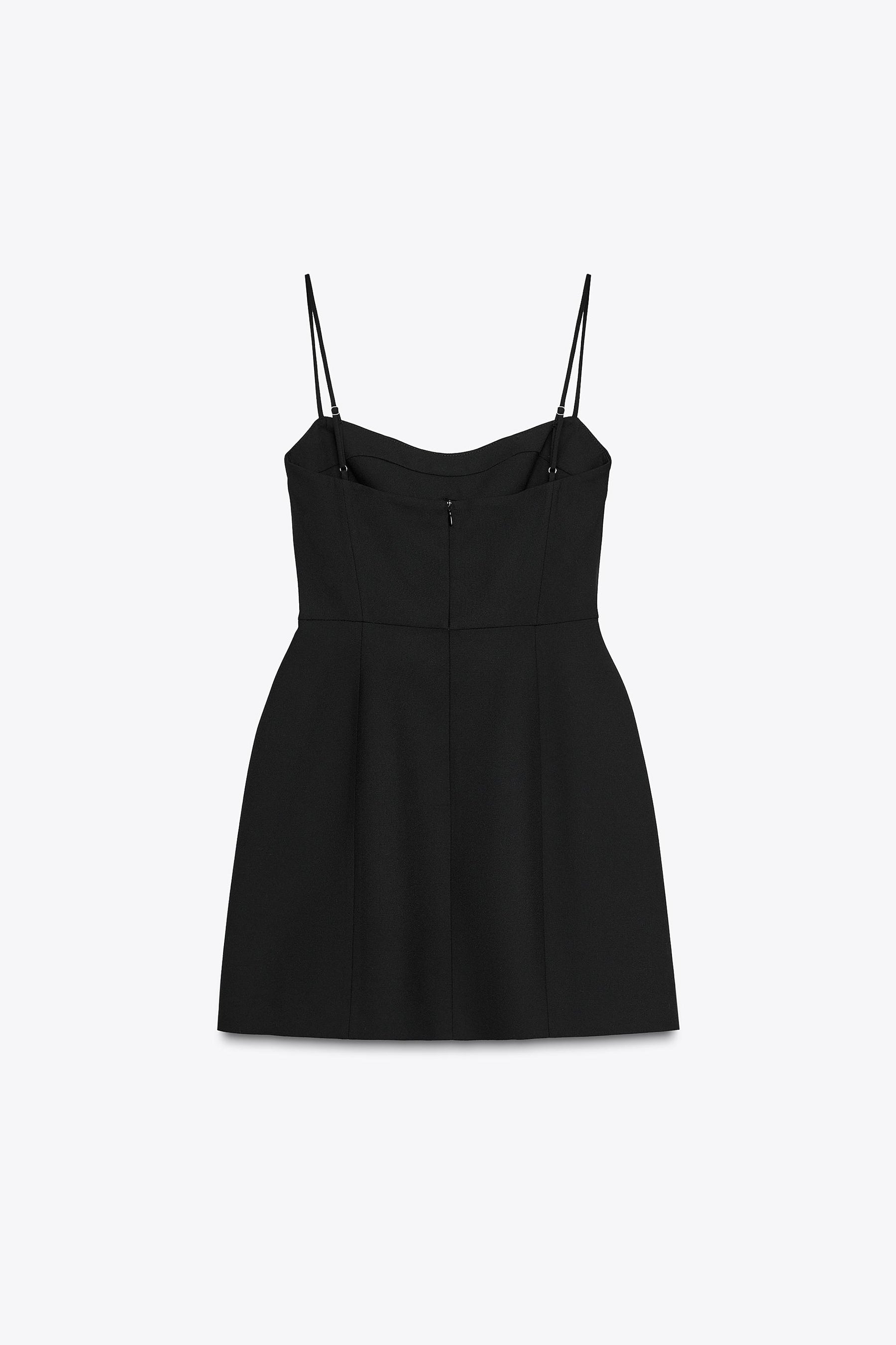 VOLUMENDES KURZES KLEID