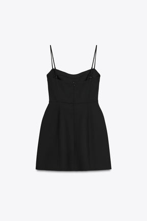 VOLUMENDES KURZES KLEID