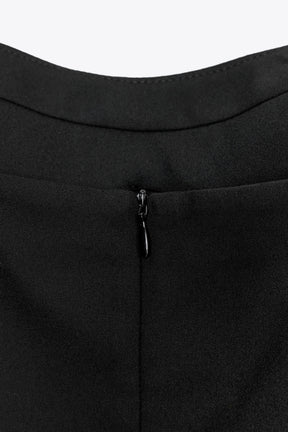 VOLUMENDES KURZES KLEID