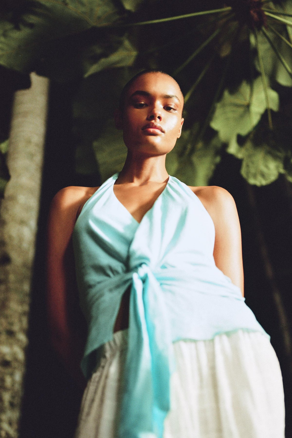 Neckholder aus Leinenmischung mit Knoten