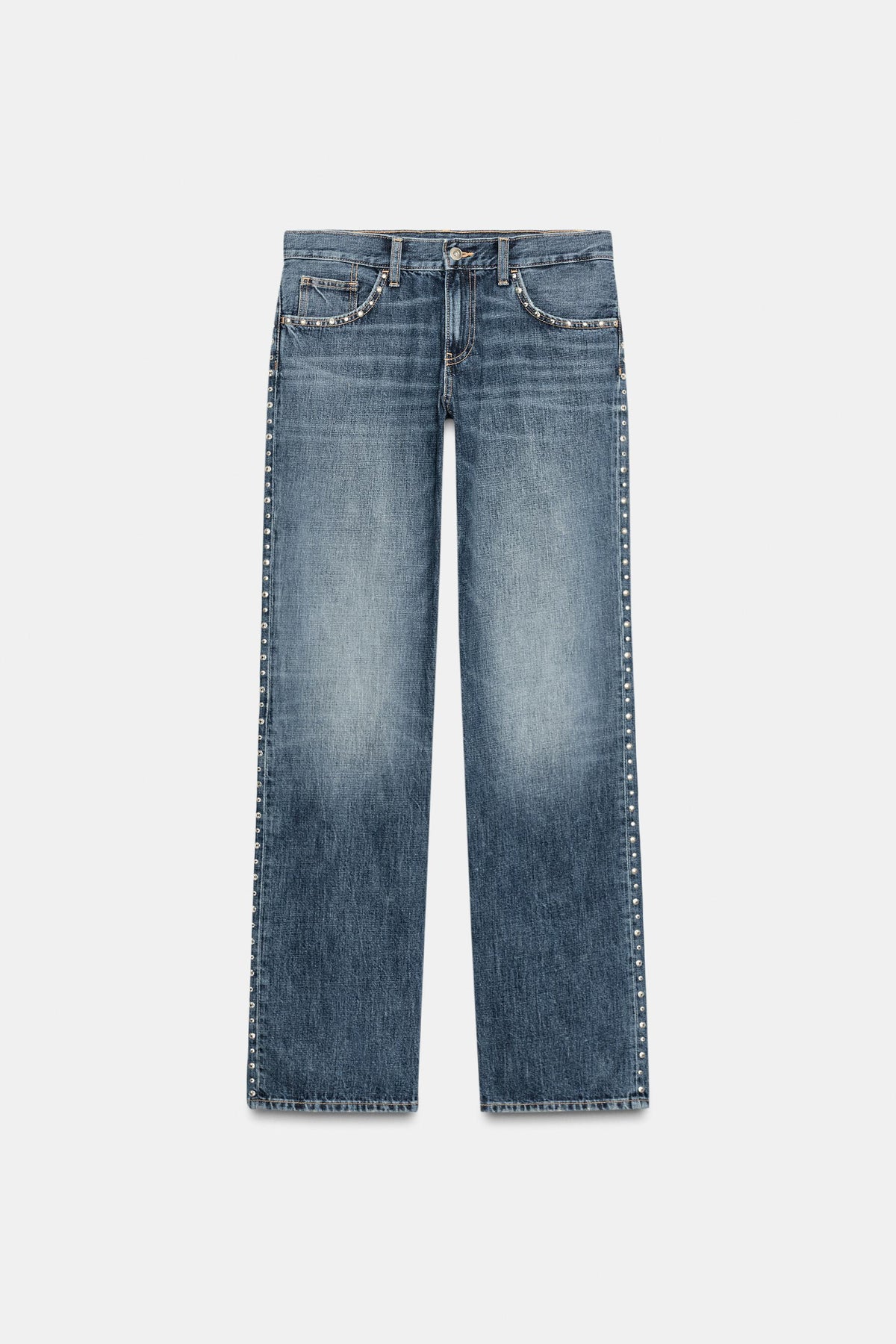 Niedrig geschnittene Jeans mit Nieten