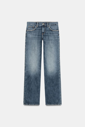 Niedrig geschnittene Jeans mit Nieten