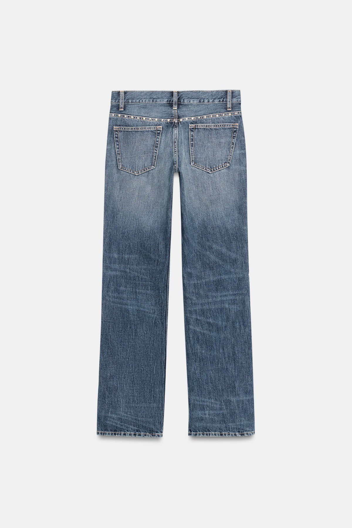 Niedrig geschnittene Jeans mit Nieten