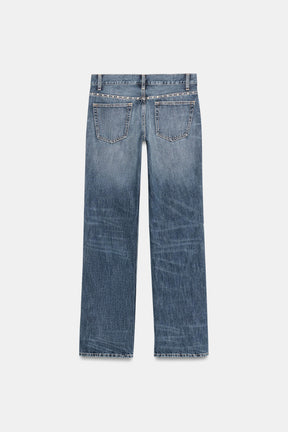 Niedrig geschnittene Jeans mit Nieten