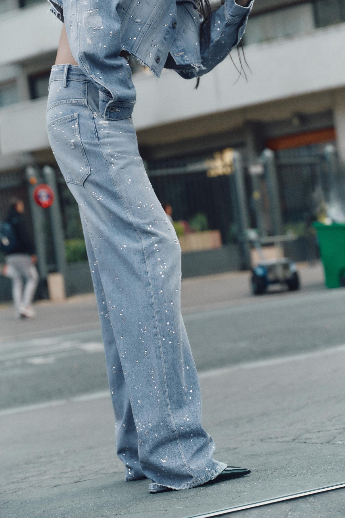 Strassbesetzte High-Waist-Jeans mit geradem Bein