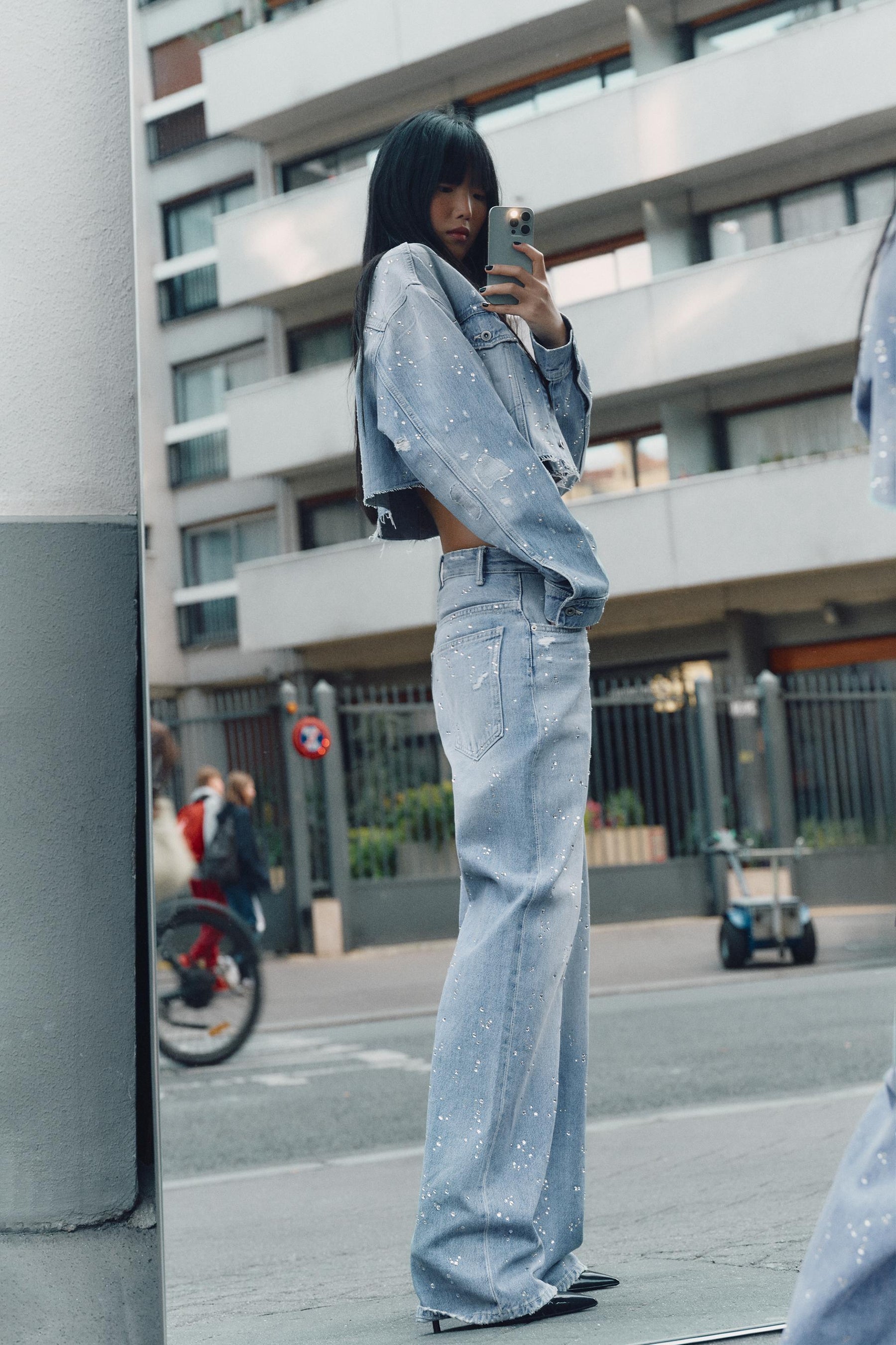 Strassbesetzte High-Waist-Jeans mit geradem Bein