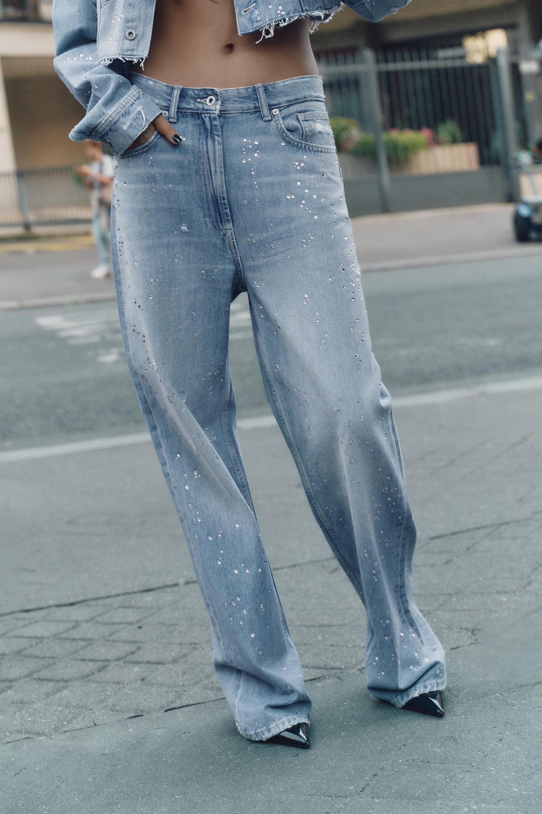 Strassbesetzte High-Waist-Jeans mit geradem Bein