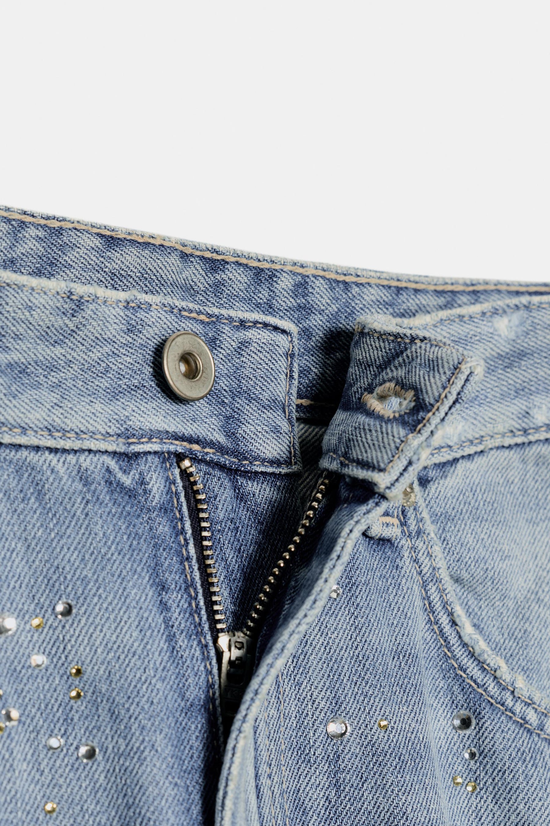 Strassbesetzte High-Waist-Jeans mit geradem Bein