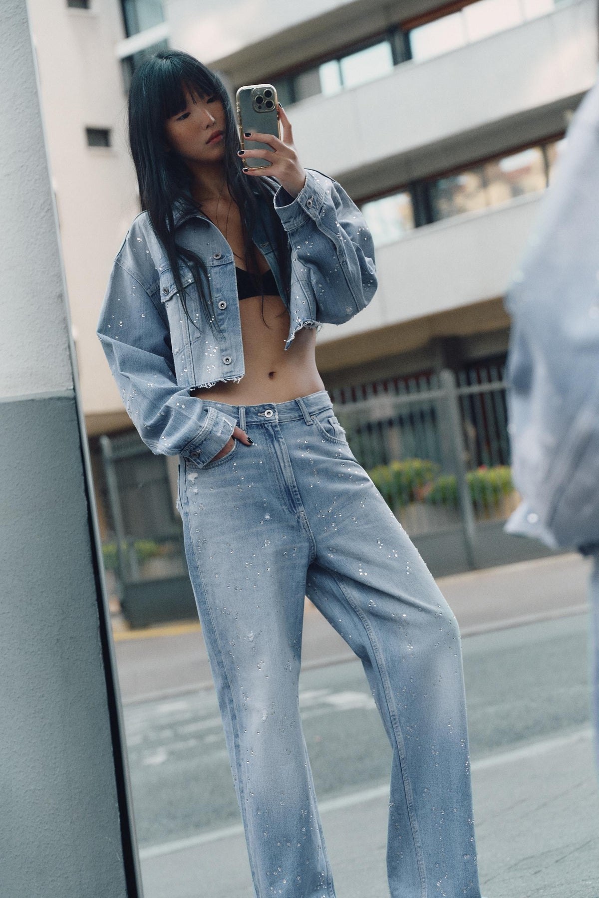 Strassbesetzte High-Waist-Jeans mit geradem Bein