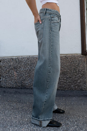Baggy Jeans mit umgeschlagenem Bund und mittelhohem Bund