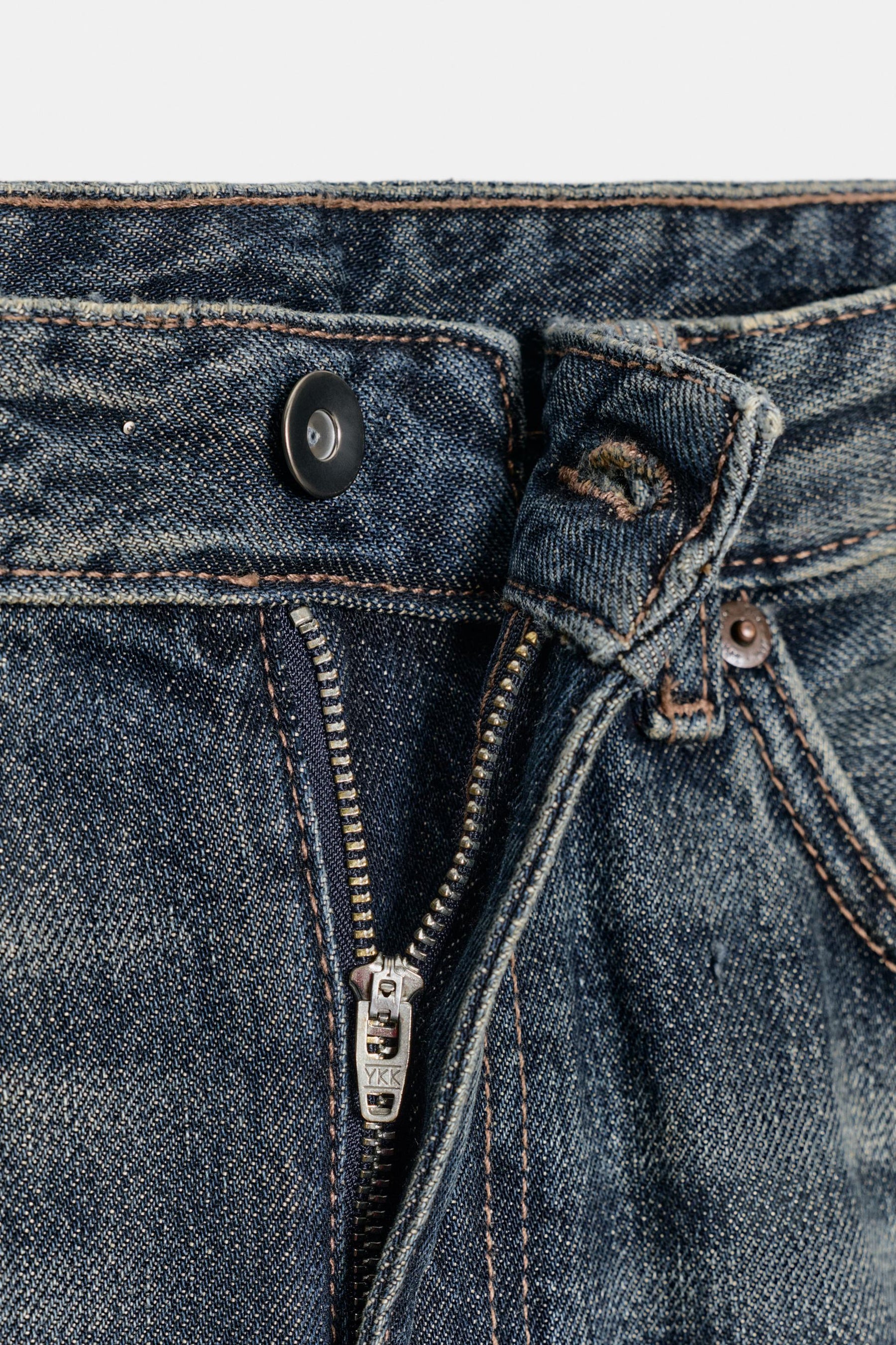 Baggy Jeans mit seitlichem
