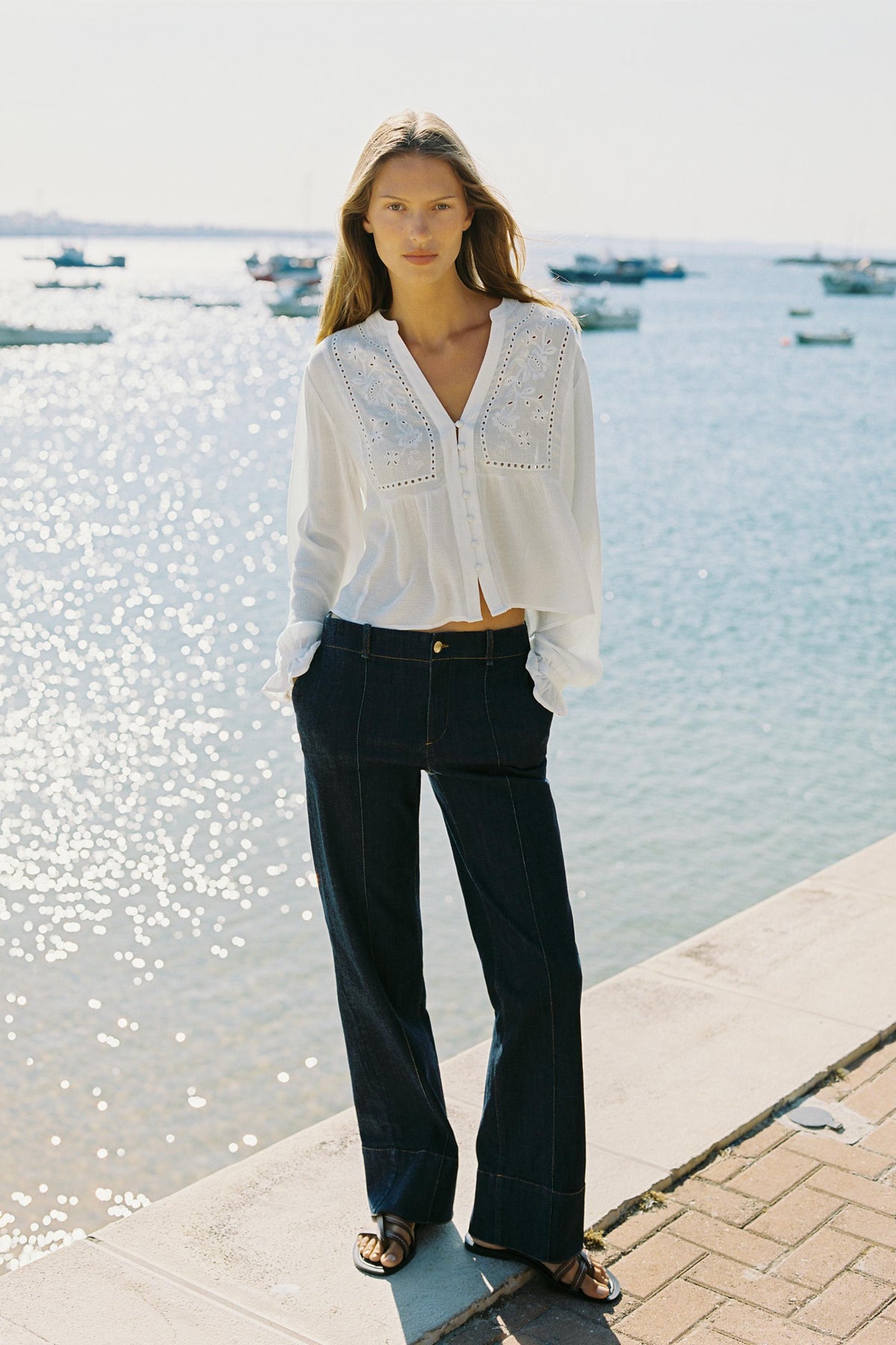 Bluse mit Lochstickerei