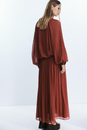 Bluse mit Falten und Quasten