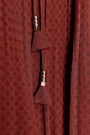 Bluse mit Falten und Quasten