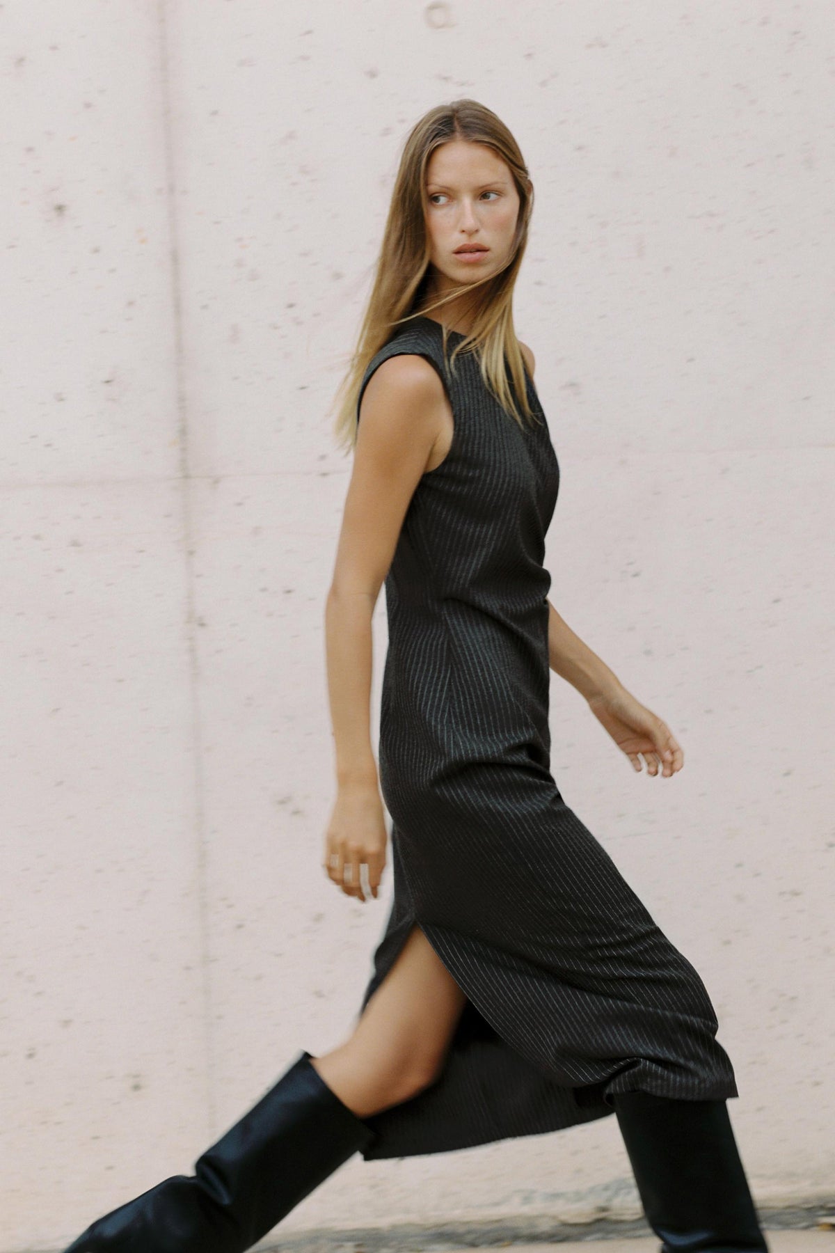 GESTREIFTES MIDI-KLEID