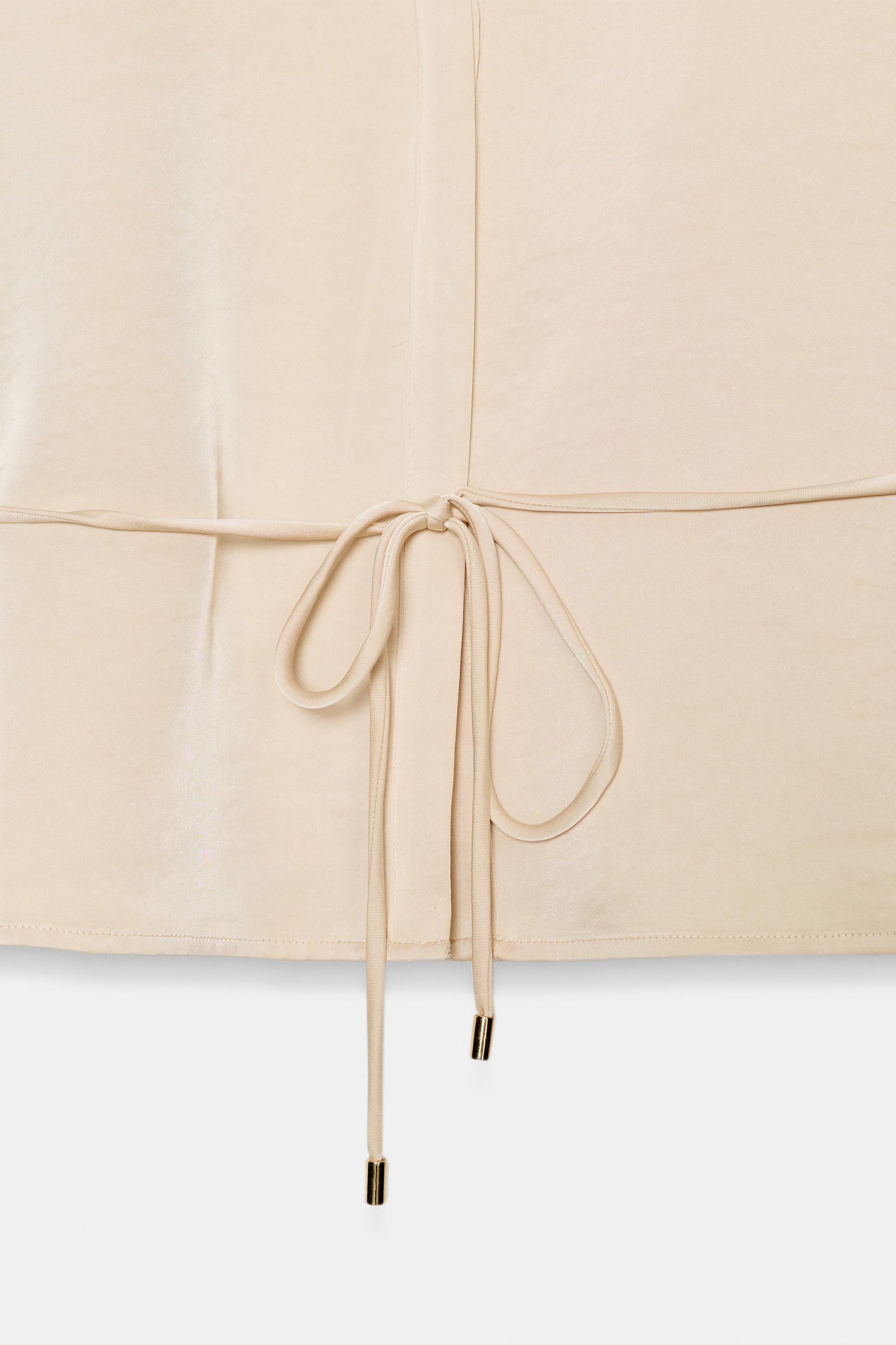 Satinbluse mit Gürtel