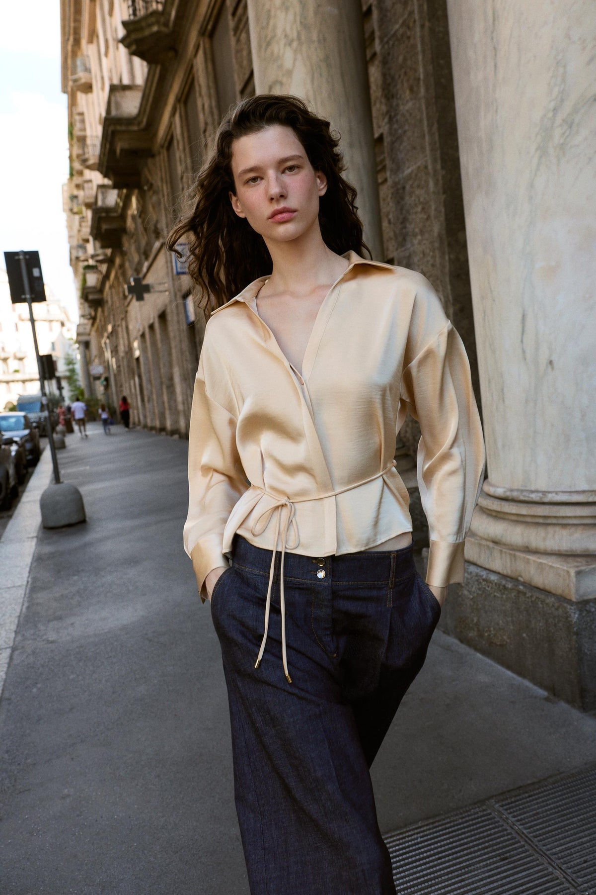 Satinbluse mit Gürtel