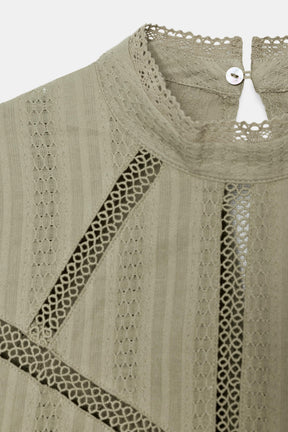 Hemd mit Spitzenbesatz
