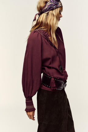 Hemd mit bestickten Quasten