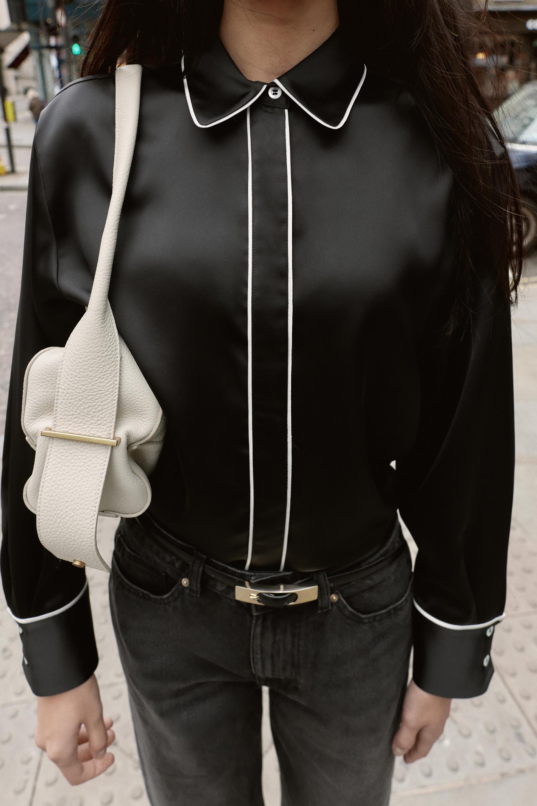 Übergroßes Satinhemd