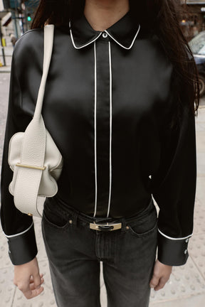 Übergroßes Satinhemd