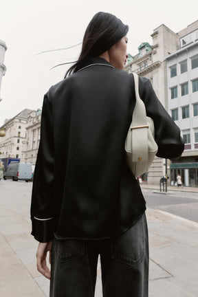 Übergroßes Satinhemd