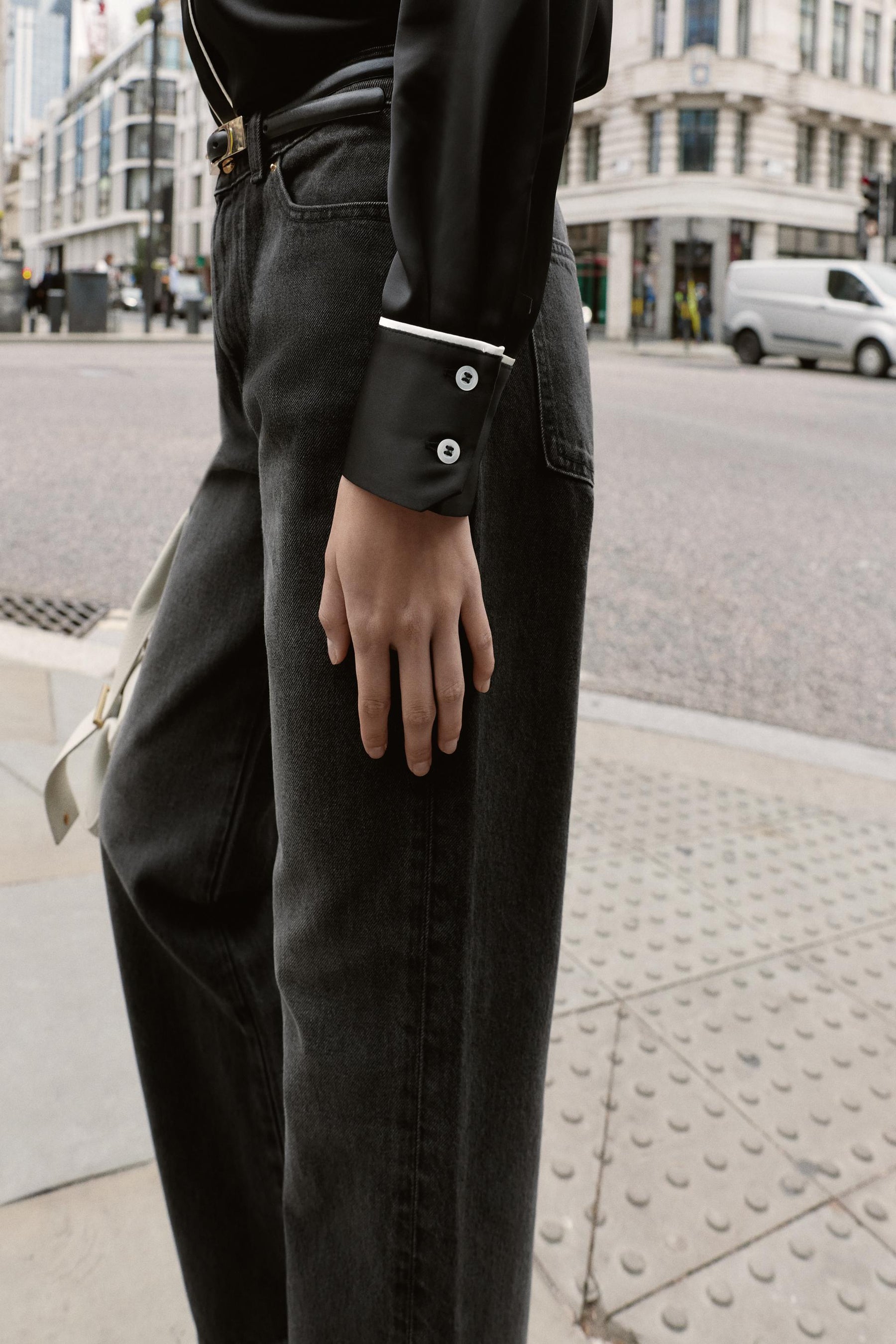 Übergroßes Satinhemd