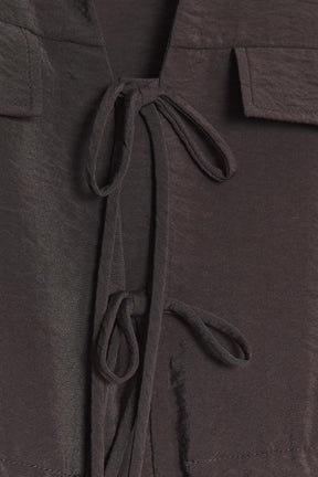 Gewebtes Hemd mit Bindeband vorne