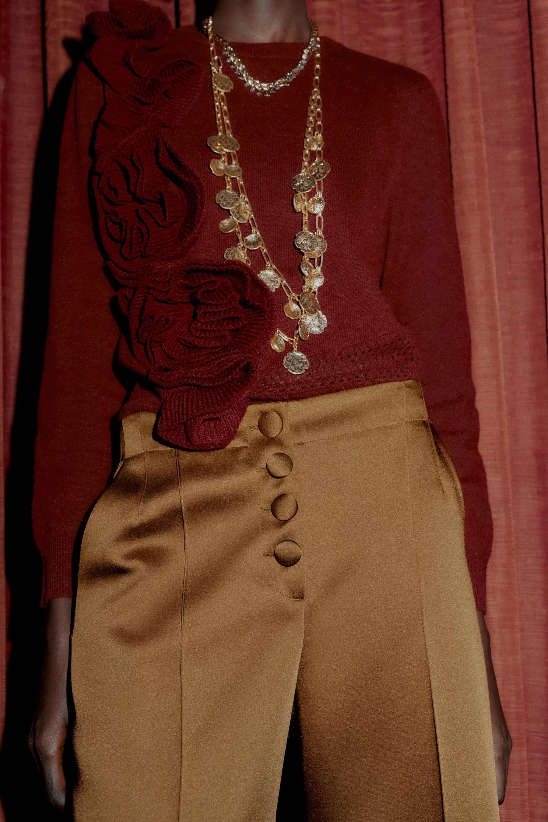 Satinhose mit weitem Bein