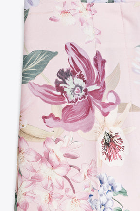 Hose mit Blumenmuster