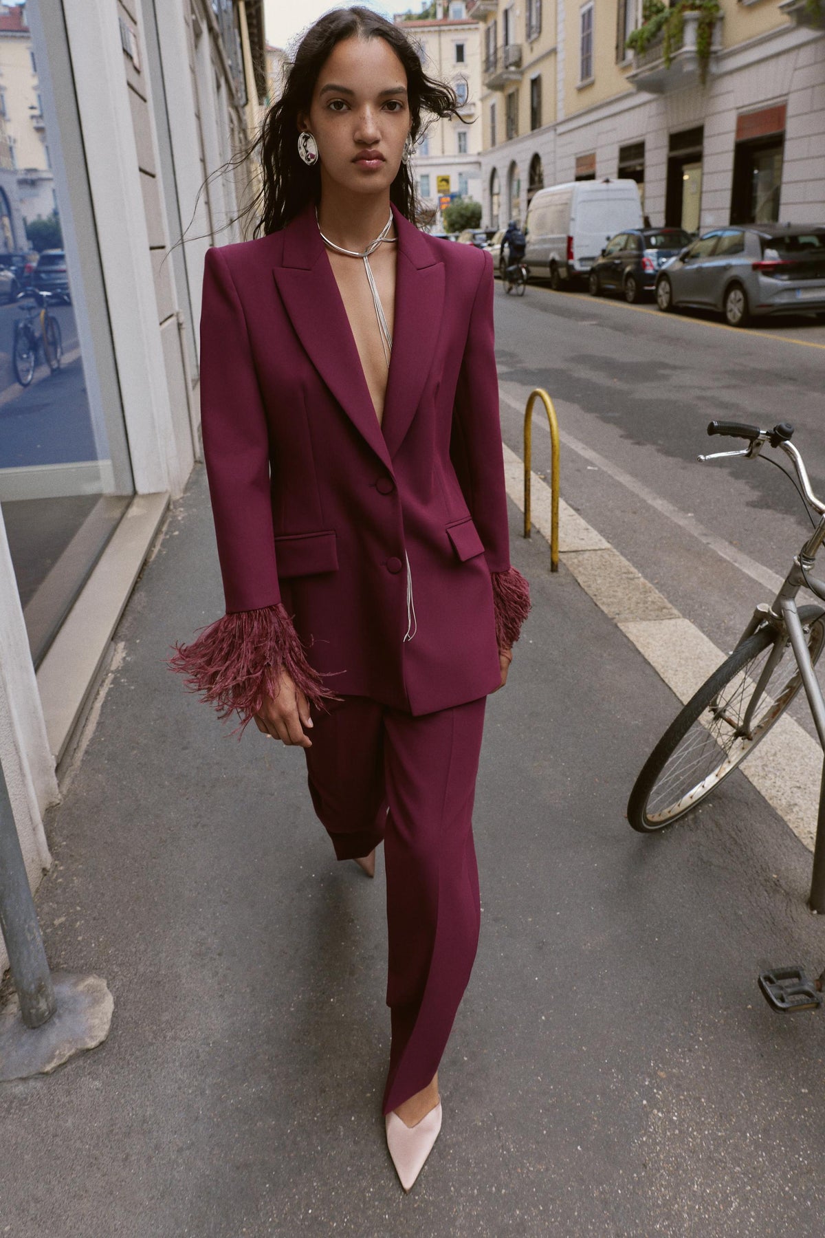 Gerade geschnittene, hochtaillierte Hose