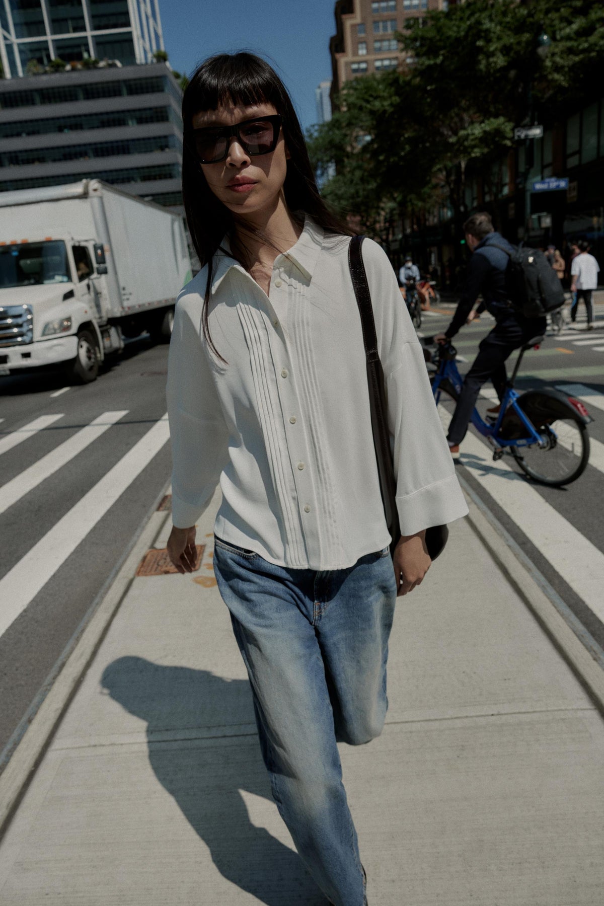 Crêpehemd mit Abnähern