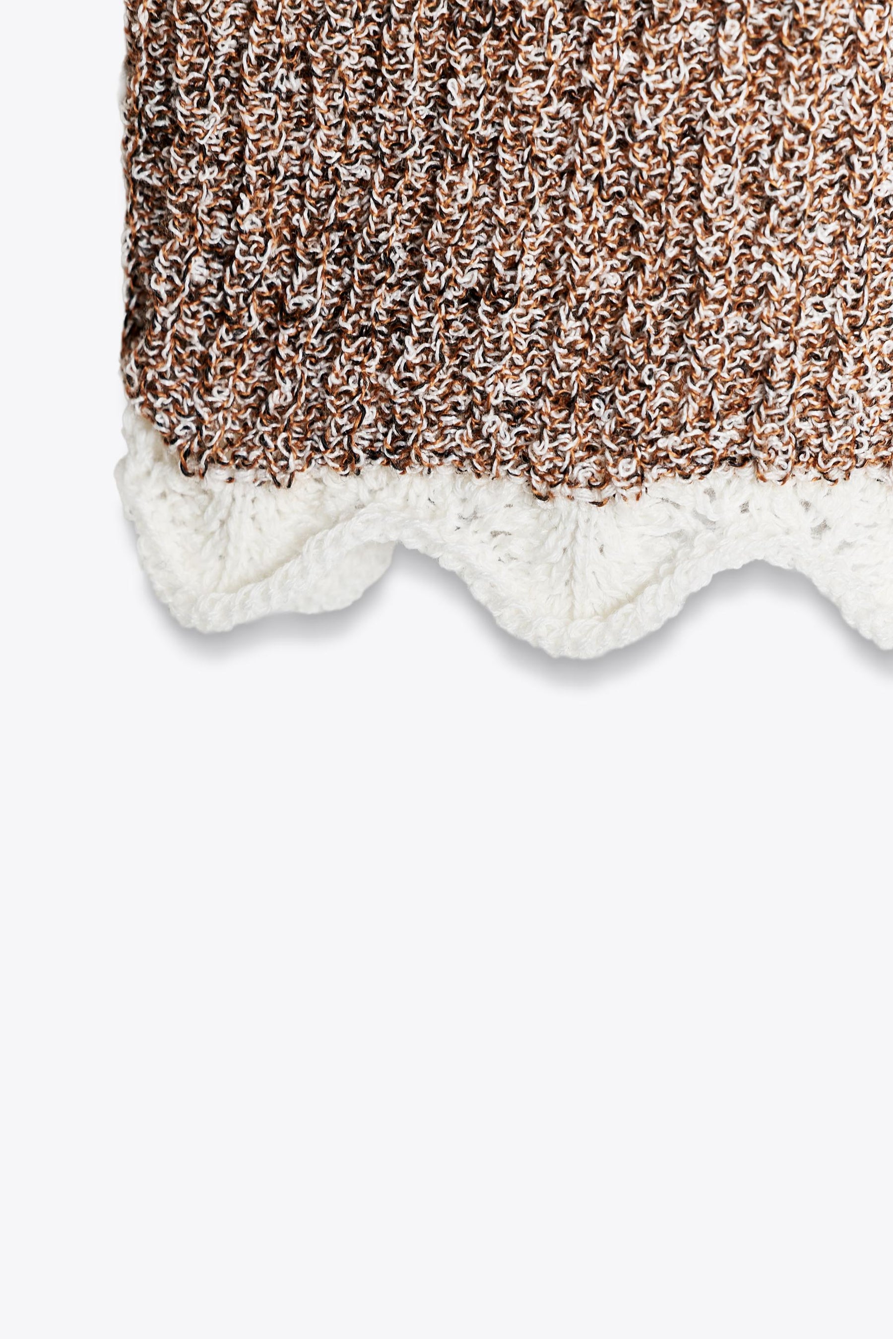 Kontrastfarbenes Strick-T-Shirt