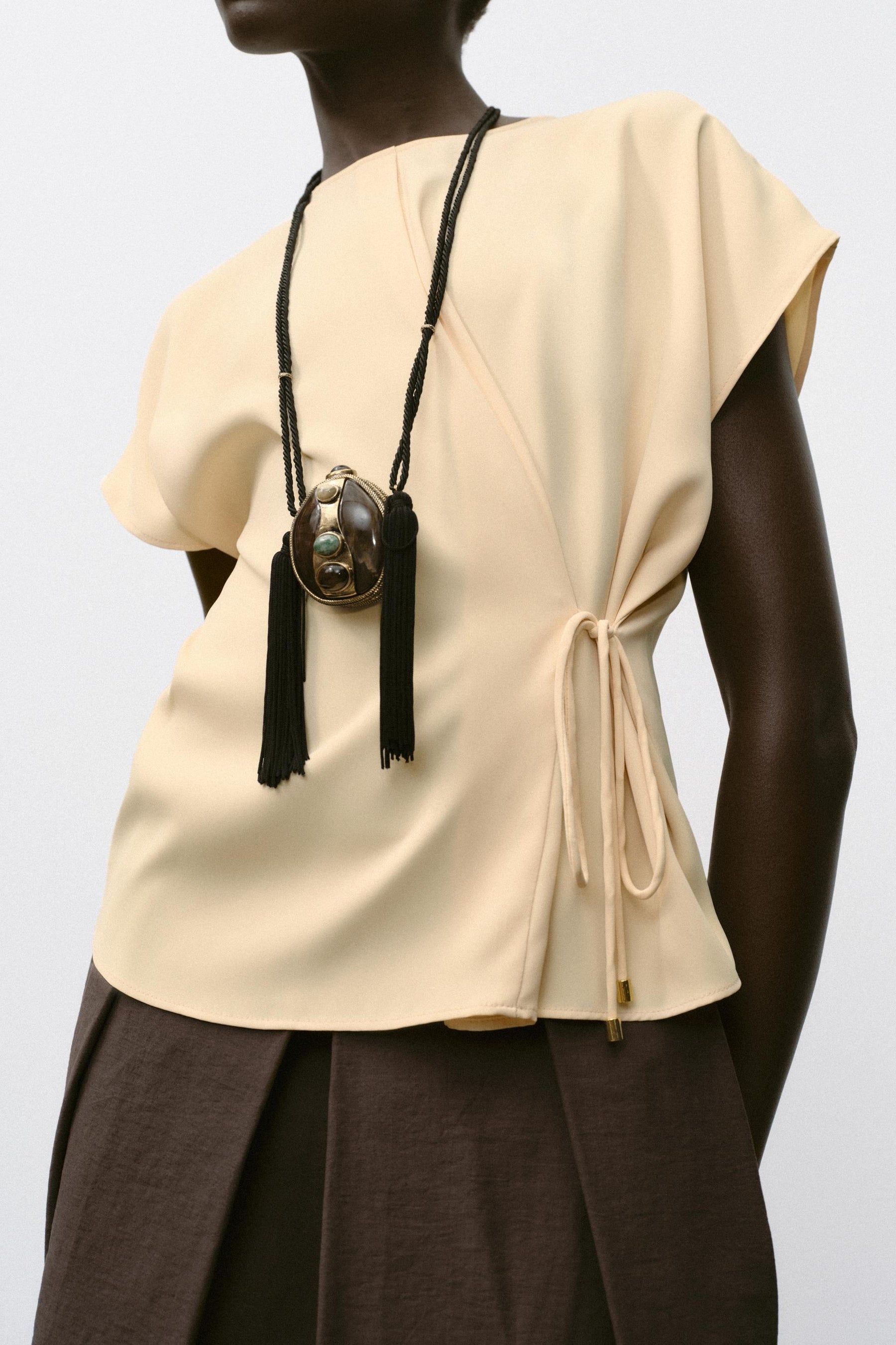 SCHNÜRTOUCH MIT FLÜGELNdem