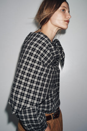 Kariertes Hemd mit Schal