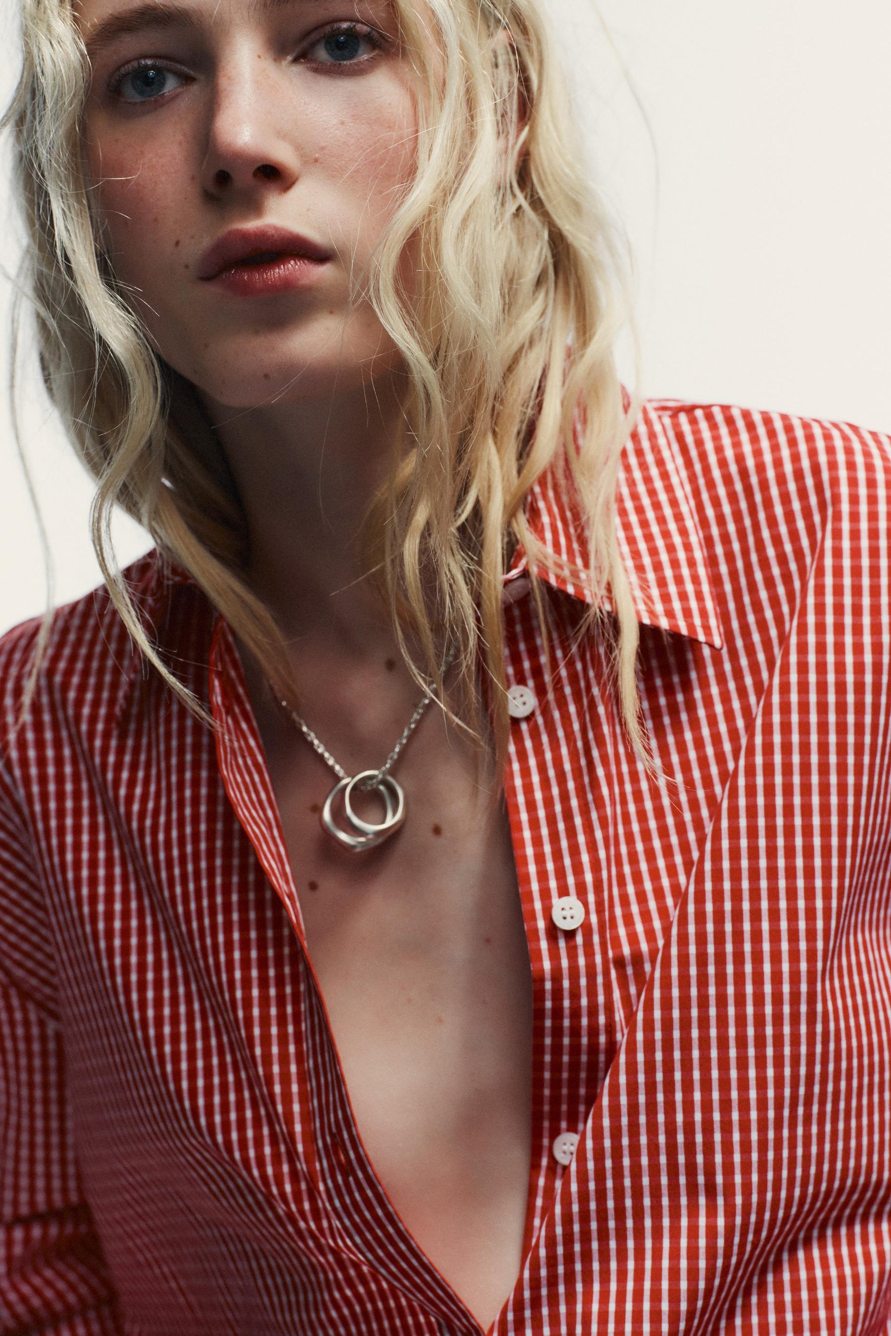 ÜBERGROSSES KAROTTESHEMD