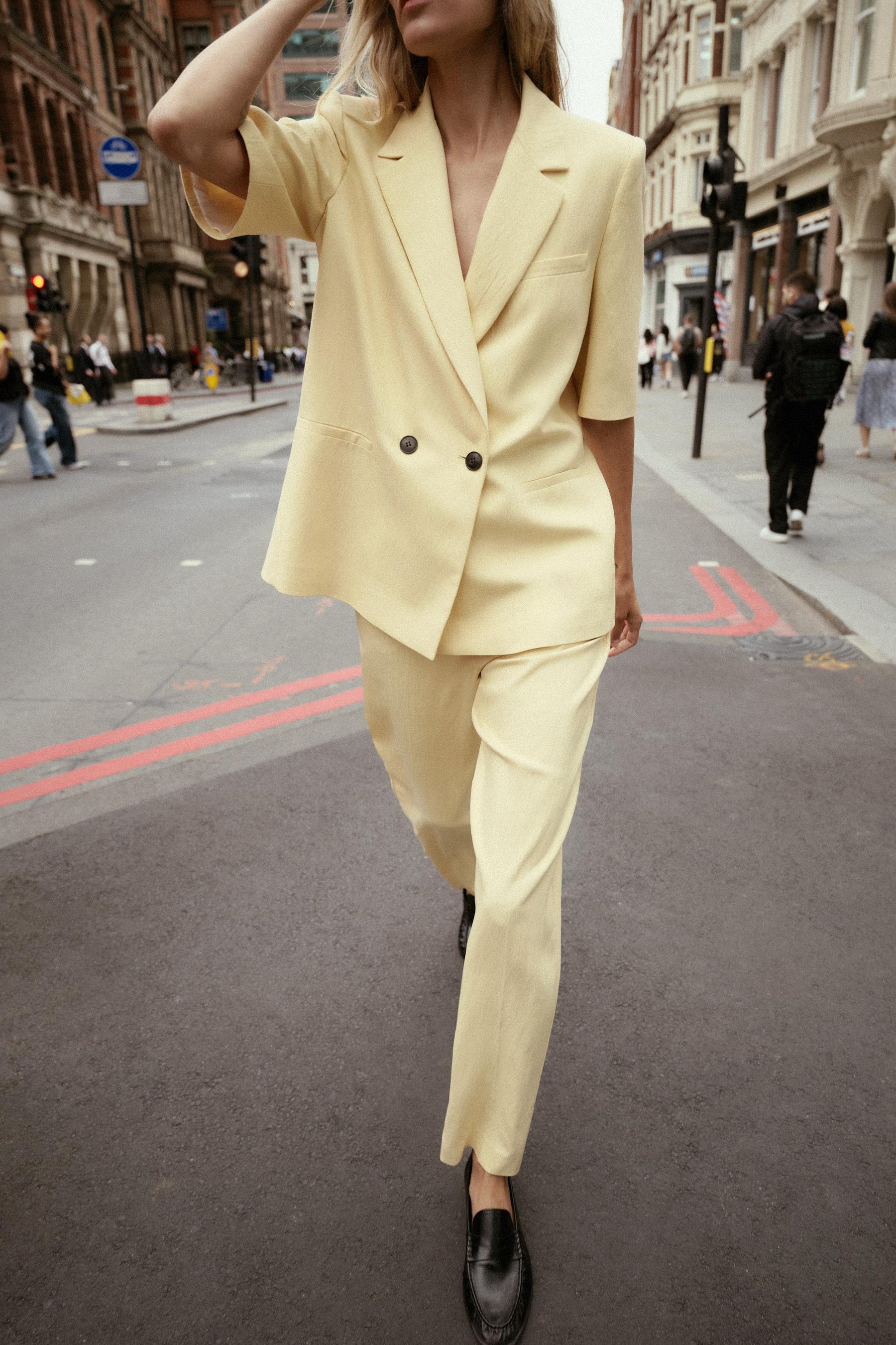 Strukturierte Hose mit geradem Bein