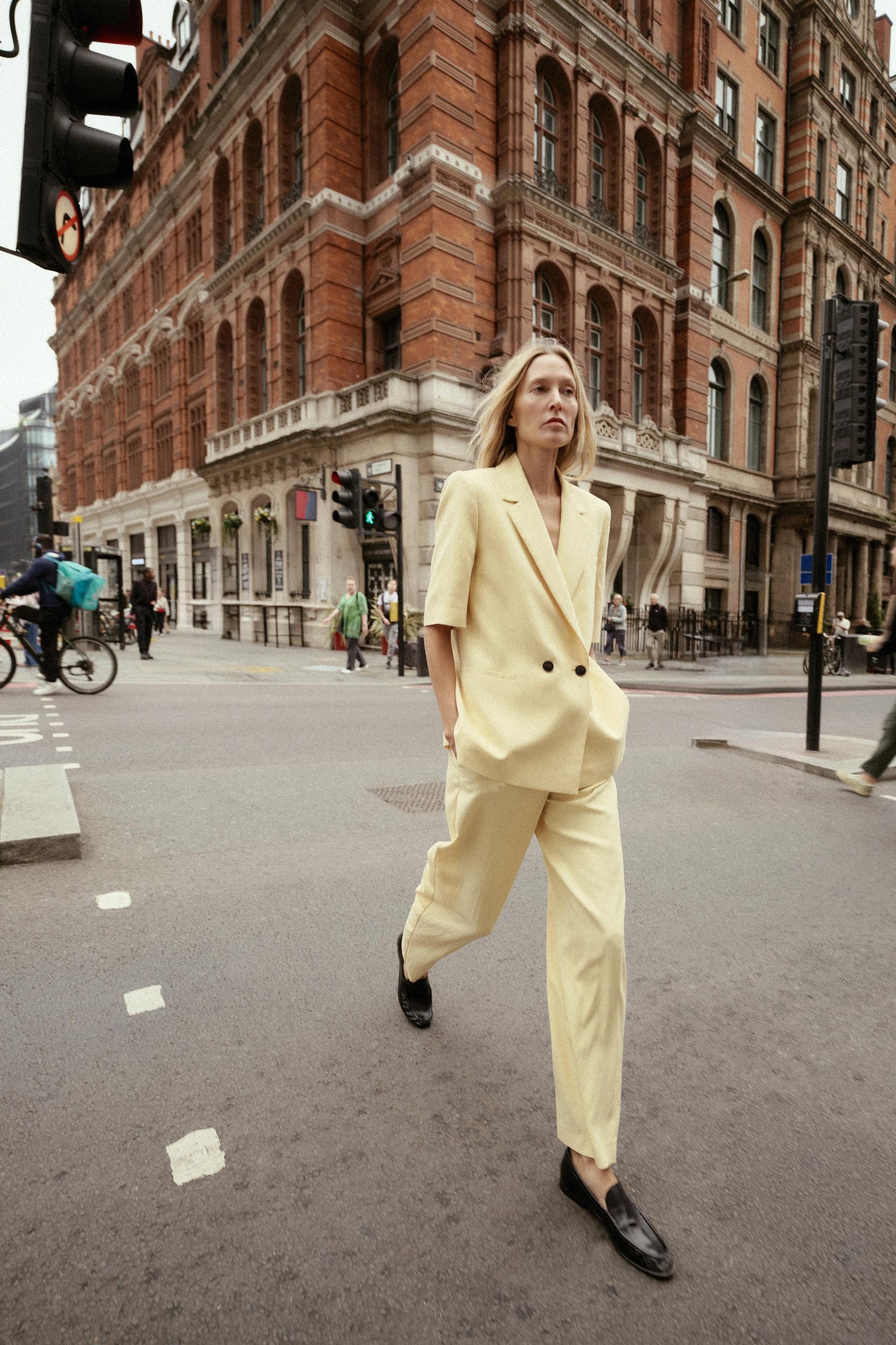 Strukturierte Hose mit geradem Bein