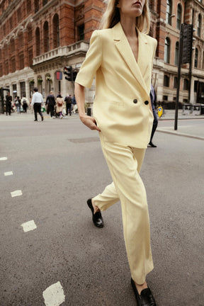 Strukturierte Hose mit geradem Bein