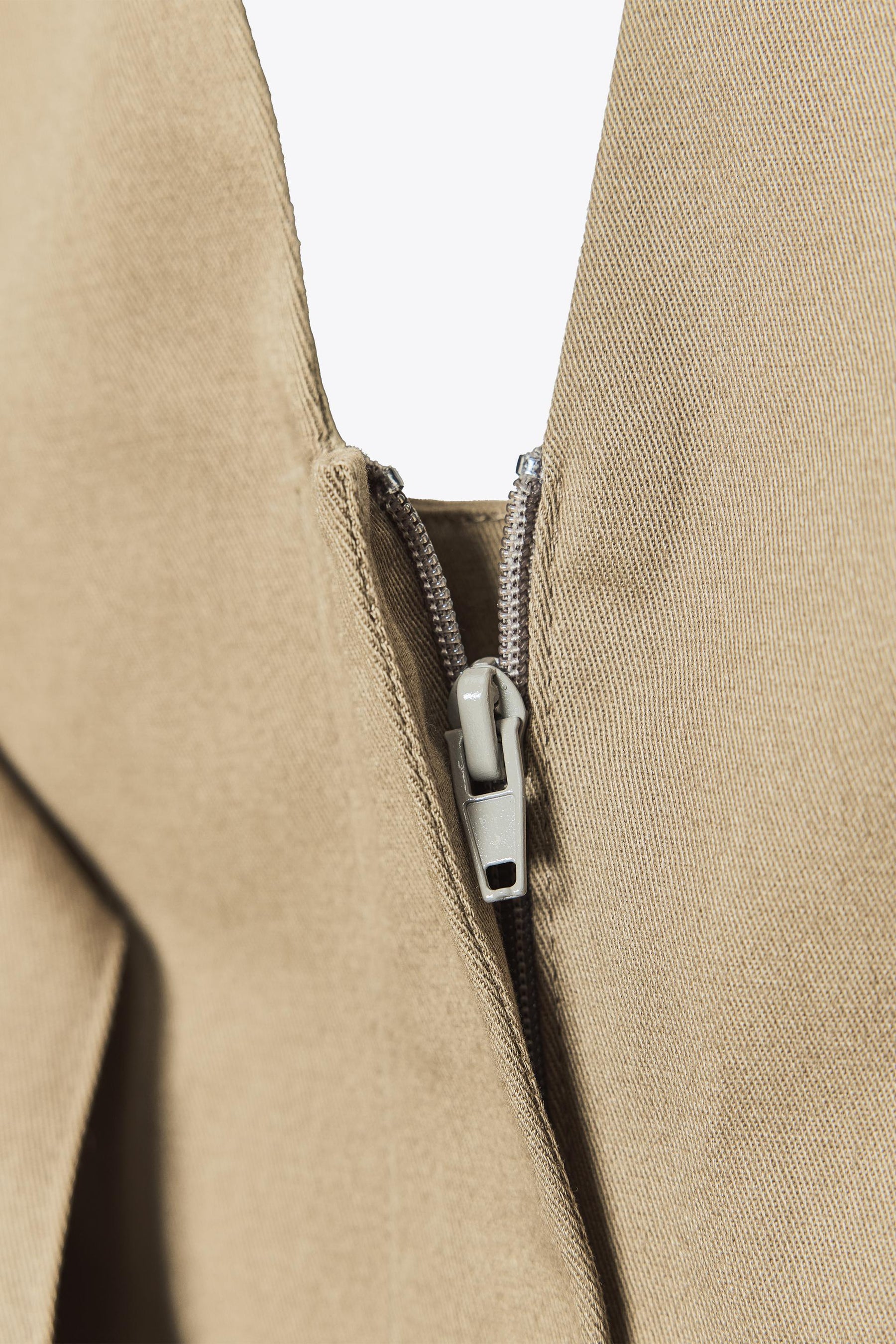 Ärmelloses Top mit Tasche