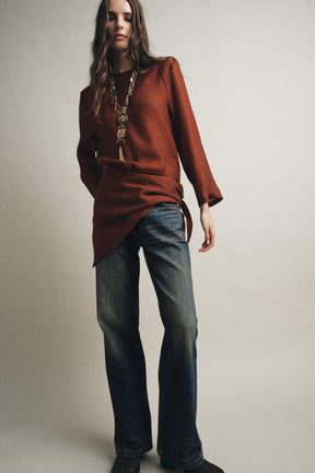 Fließende Bluse mit Schal